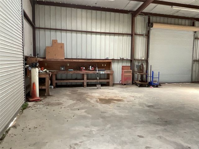 $475,000 | 383 County Road 233, Hallettsville, TX 77964