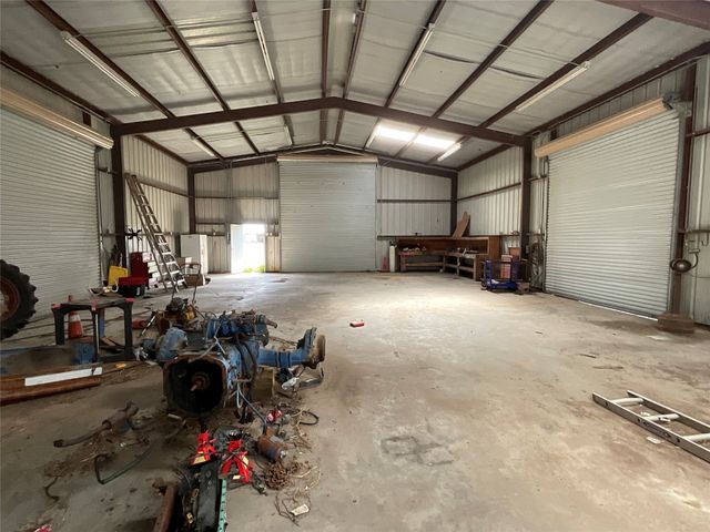 $475,000 | 383 County Road 233, Hallettsville, TX 77964