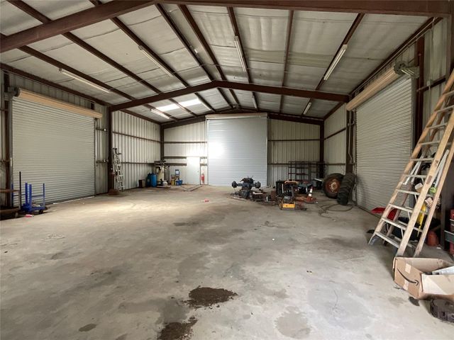 $475,000 | 383 County Road 233, Hallettsville, TX 77964