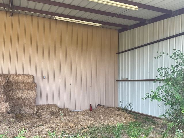 $475,000 | 383 County Road 233, Hallettsville, TX 77964