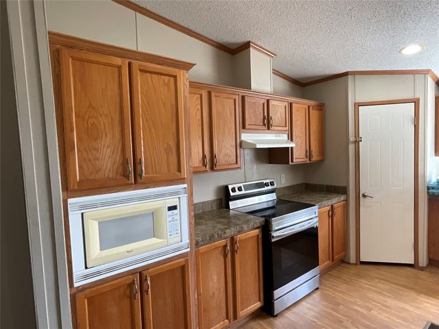 $475,000 | 383 County Road 233, Hallettsville, TX 77964