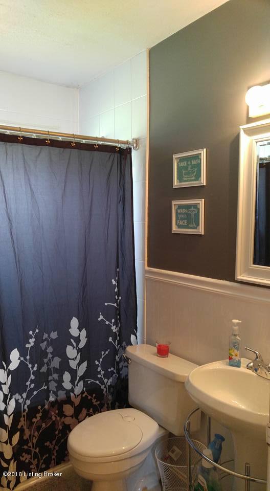 181 Valley Road Louisville, KY 40229 - Photo 5 of 18 bath