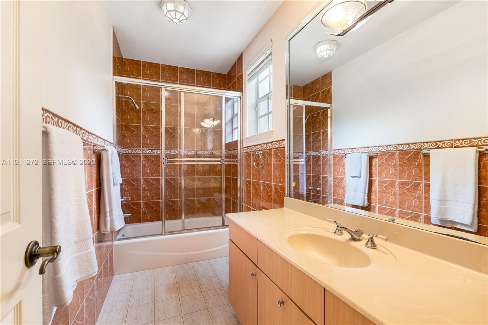 7250 Southwest 99th Street Pinecrest, FL 33156 - Photo 32 of 40 a bathroom with a tub sink vanity and a mirror