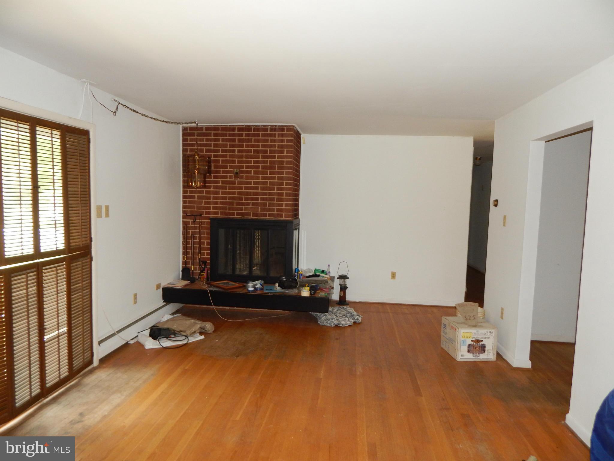 1725 Briggs Chaney Road Silver Spring, MD 20905 - Photo 5 of 28 Living Room