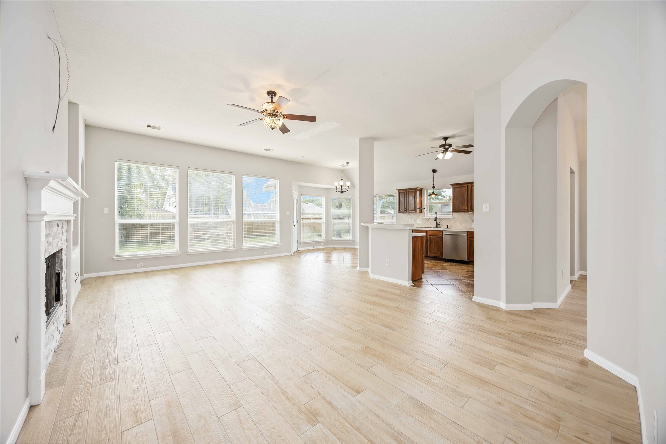 17102 Jetty Court Crosby, TX 77532 - Photo 10 of 39 Open-concept living area with a peek into a modern kitchen.