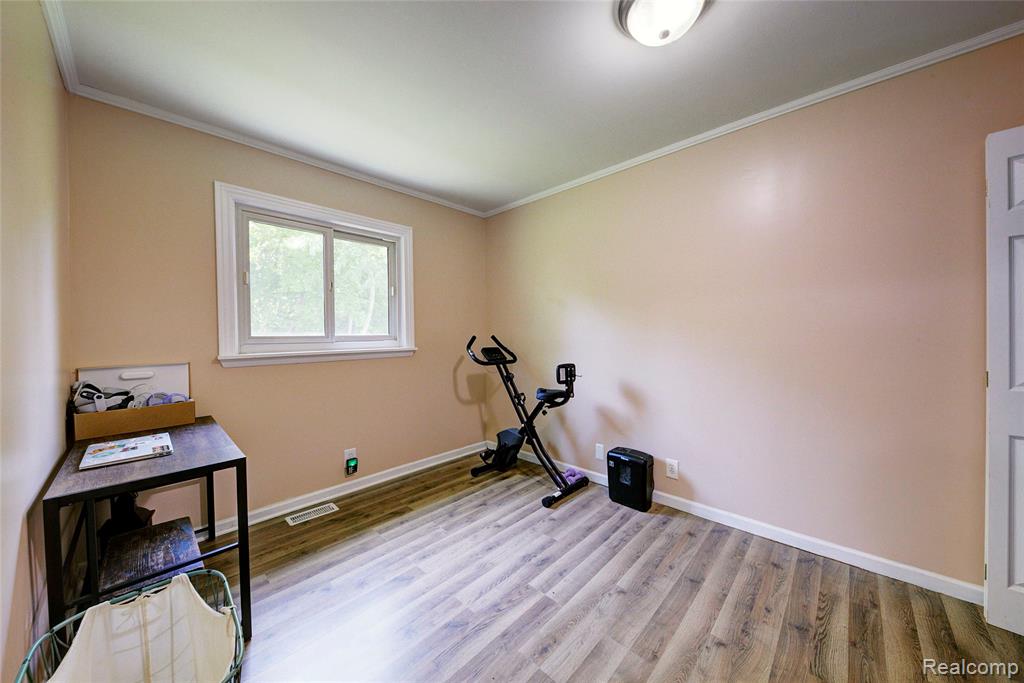2470 East Highland Road Howell, MI 48843 - Photo 12 of 23