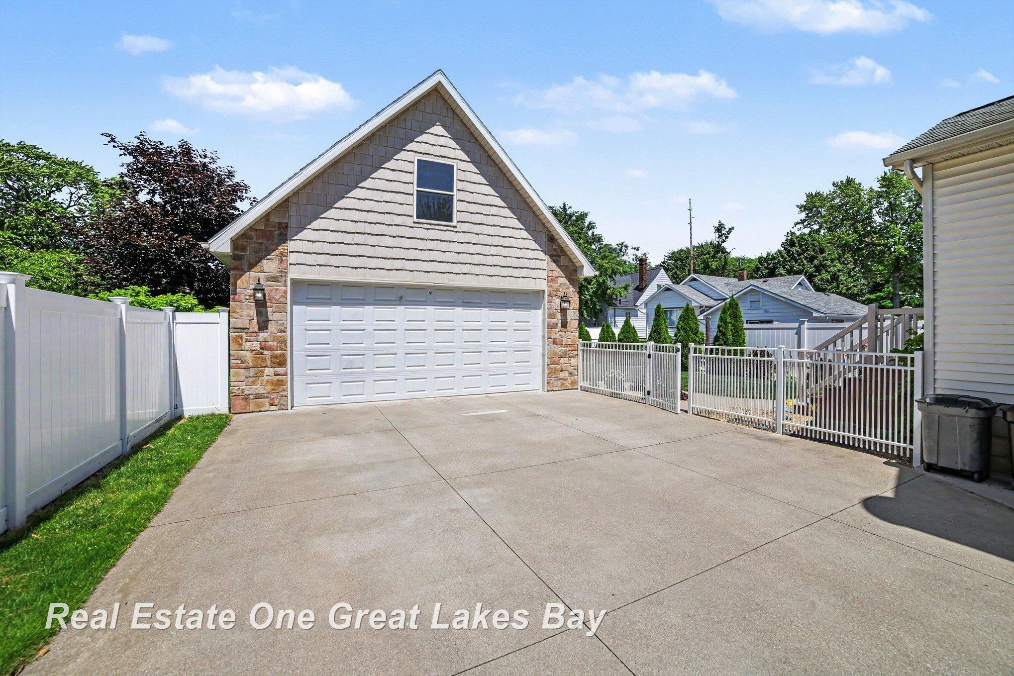 2107 10th Street Bay City, MI 48708 - Photo 26 of 31