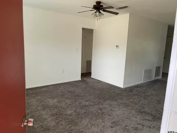 $900 | 313 Circle Drive, Unit 4, Bogata, TX 75417