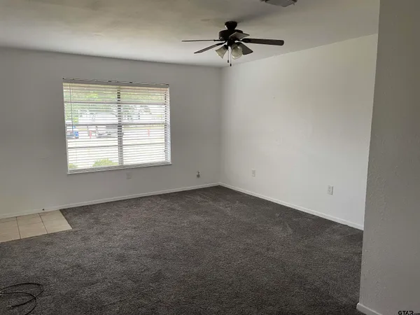 $900 | 313 Circle Drive, Unit 4, Bogata, TX 75417