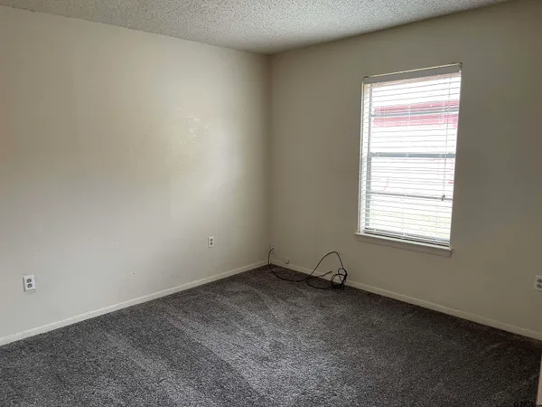 $900 | 313 Circle Drive, Unit 4, Bogata, TX 75417