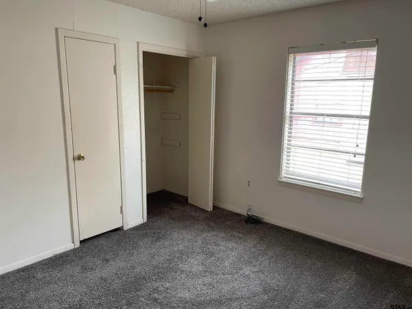 $900 | 313 Circle Drive, Unit 4, Bogata, TX 75417