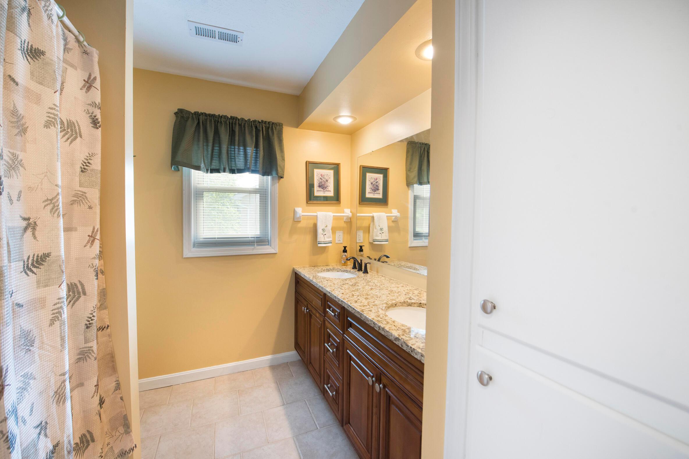 229 Rugby Lane Columbus, OH 43230 - Photo 22 of 41