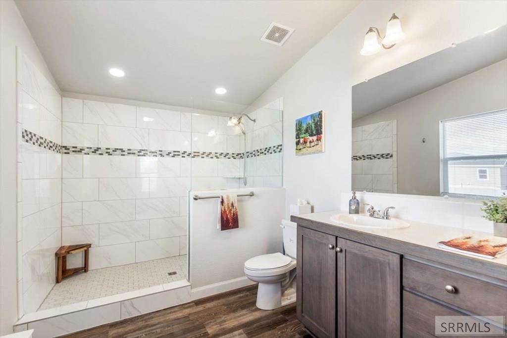 5897 West Remington Ridge Mackay, ID 83251 - Photo 30 of 45 Owner's suite bath