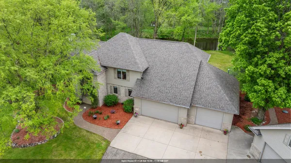 $750,000 | W8678 Hillview Road, Hortonville, WI 54944