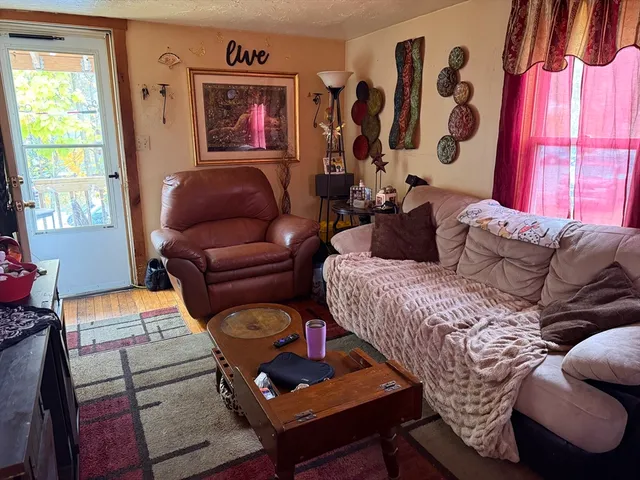 $989,900 | 181 Pond Street, Leominster, MA 01453