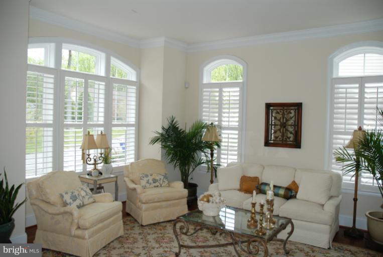 327 Reserve Gate Terrace Silver Spring, MD 20905 - Photo 1 of 28 Living Room