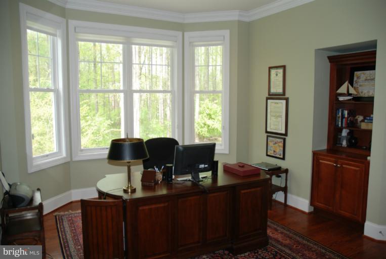 327 Reserve Gate Terrace Silver Spring, MD 20905 - Photo 2 of 28 Study with custom built-ins