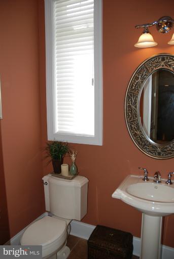 327 Reserve Gate Terrace Silver Spring, MD 20905 - Photo 11 of 28 Half Bath