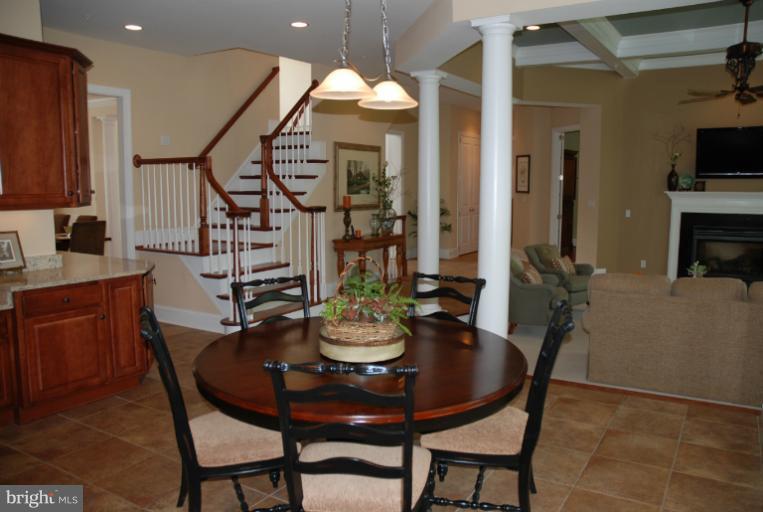 327 Reserve Gate Terrace Silver Spring, MD 20905 - Photo 18 of 28 Breakfast Room