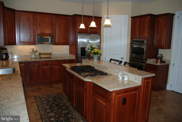 327 Reserve Gate Terrace Silver Spring, MD 20905 - Photo 25 of 28 Center Island & breakfast bar