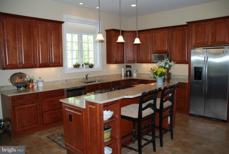 327 Reserve Gate Terrace Silver Spring, MD 20905 - Photo 7 of 28 Kitchen