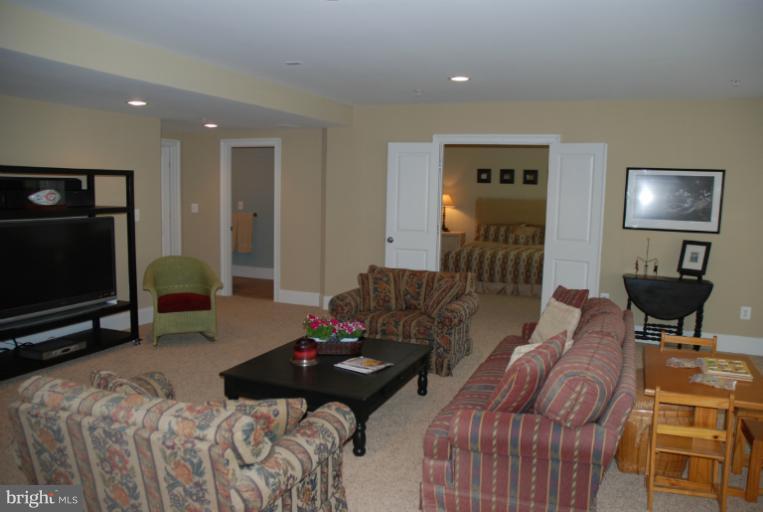 327 Reserve Gate Terrace Silver Spring, MD 20905 - Photo 9 of 28 Recreation Room
