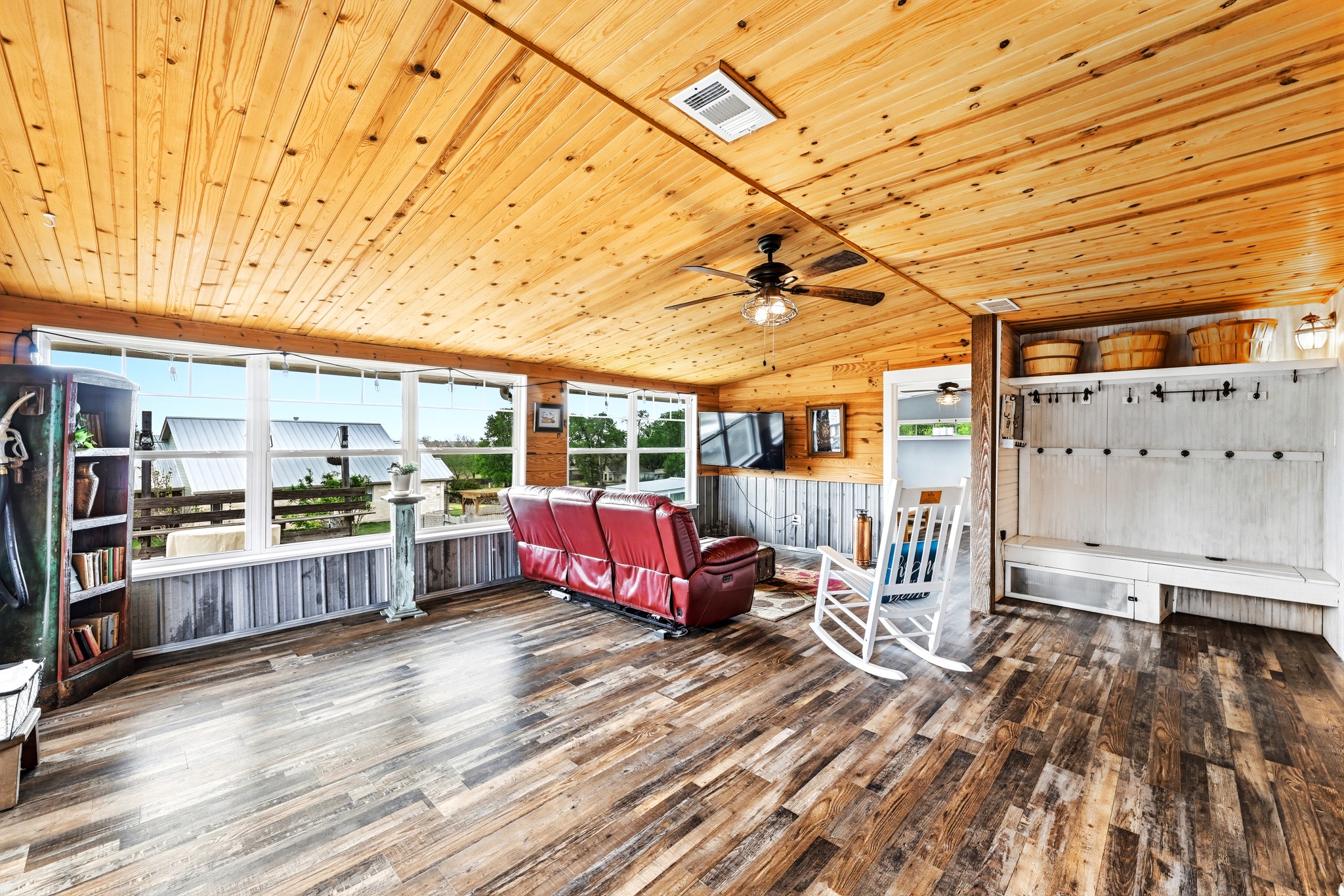 127 KLBJ Road Smithville, TX 78957 - Photo 12 of 39