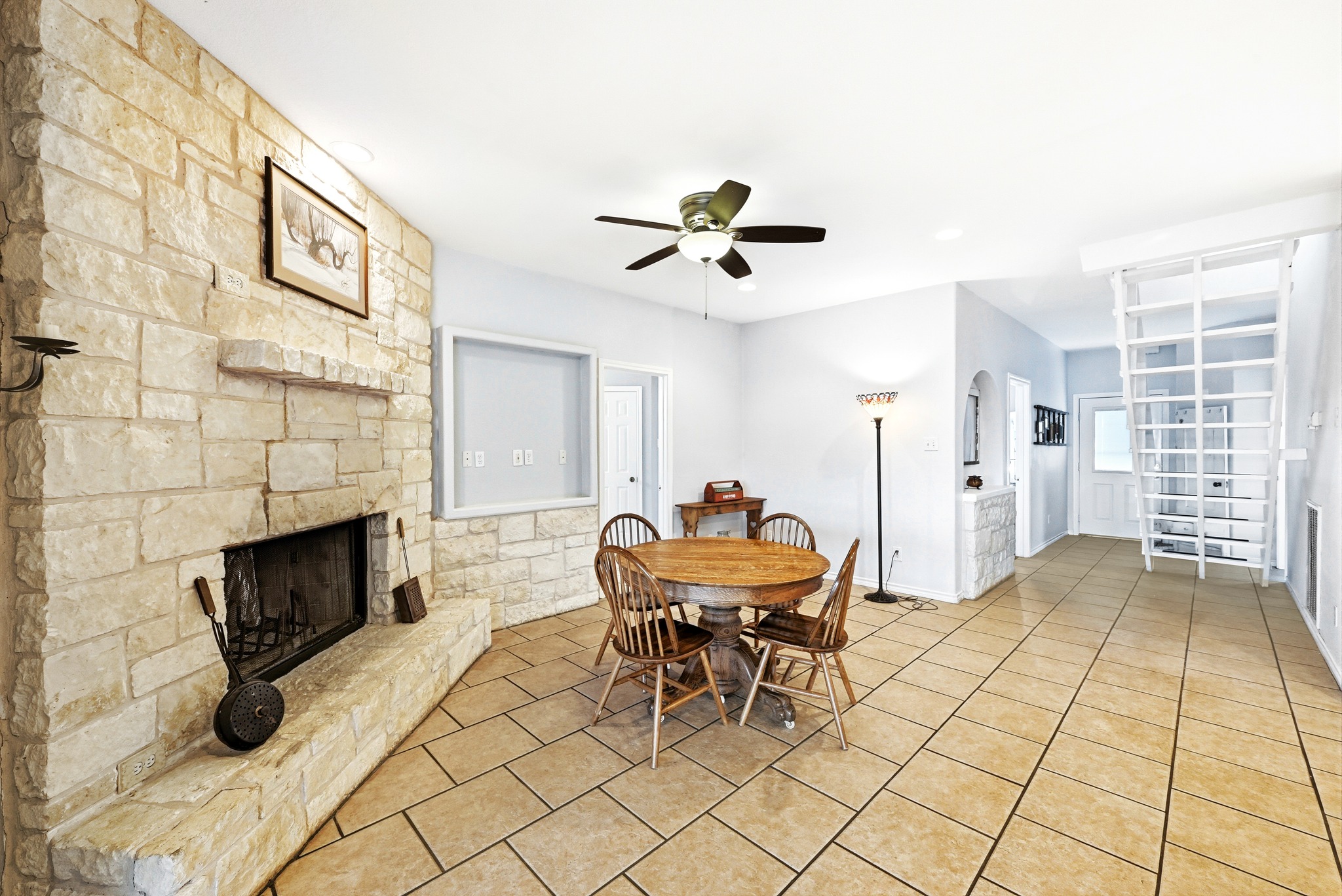 127 KLBJ Road Smithville, TX 78957 - Photo 5 of 39