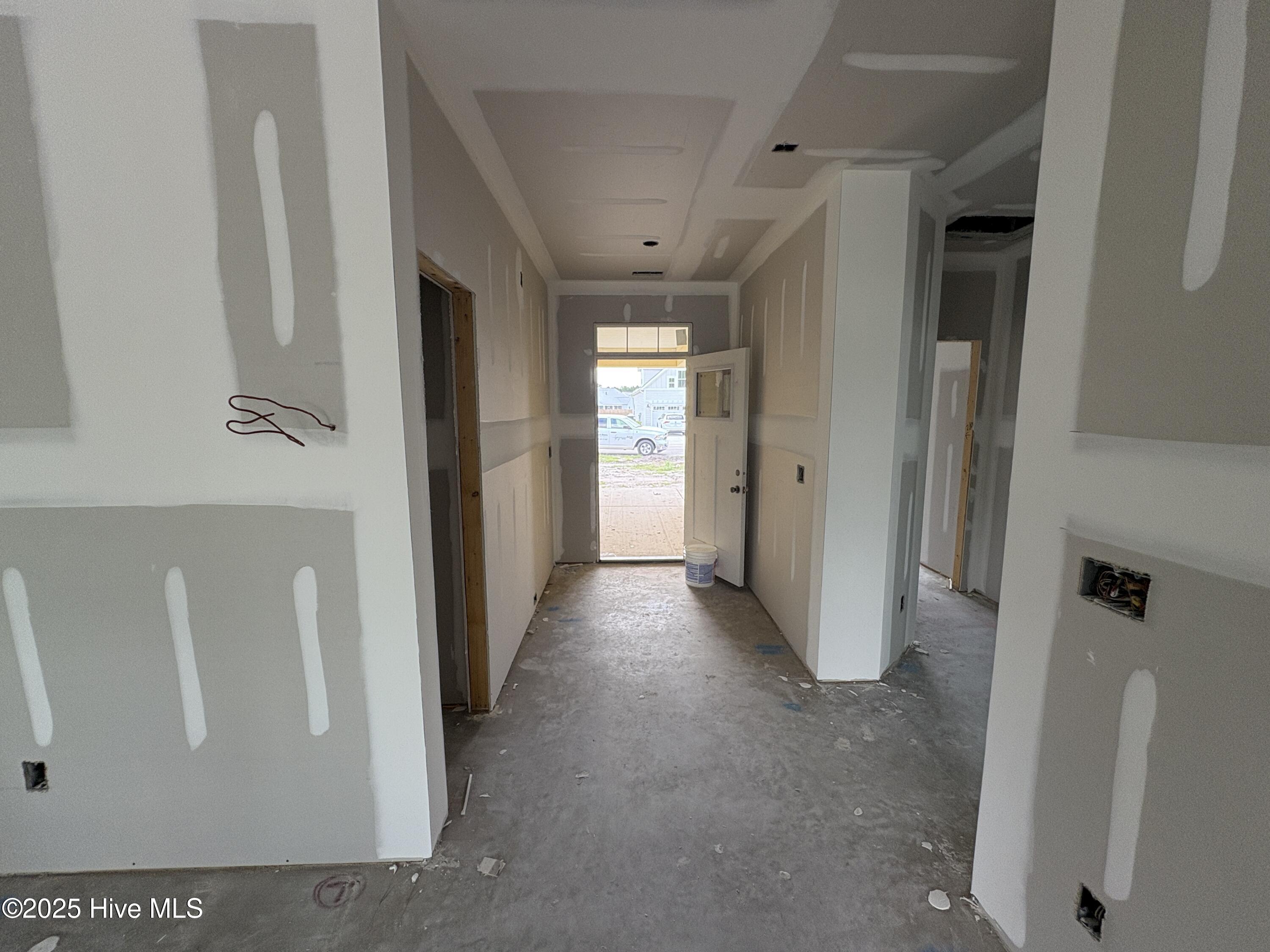 321 Bluebird Lane Hampstead, NC 28443 - Photo 5 of 16 Foyer