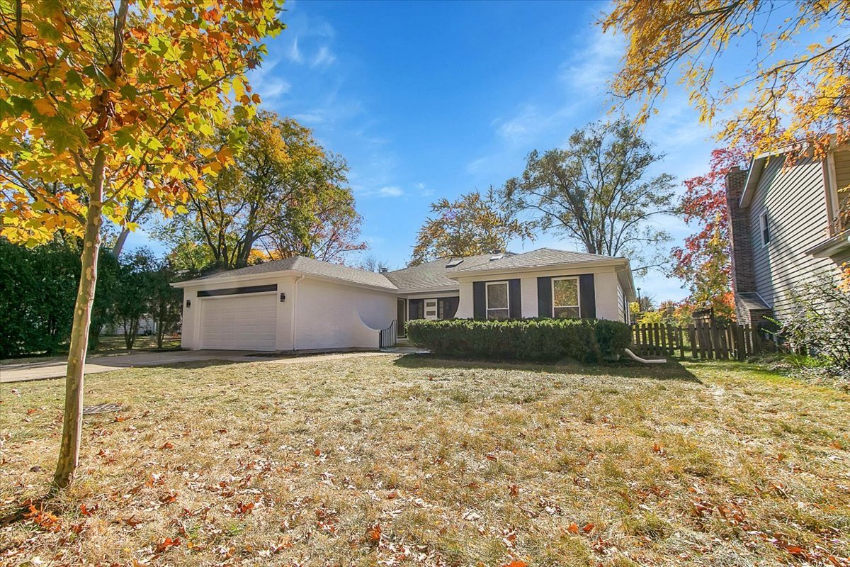 6705 Breckenridge Road Lisle, IL 60532 - Photo 2 of 41 a front view of a house with a yard