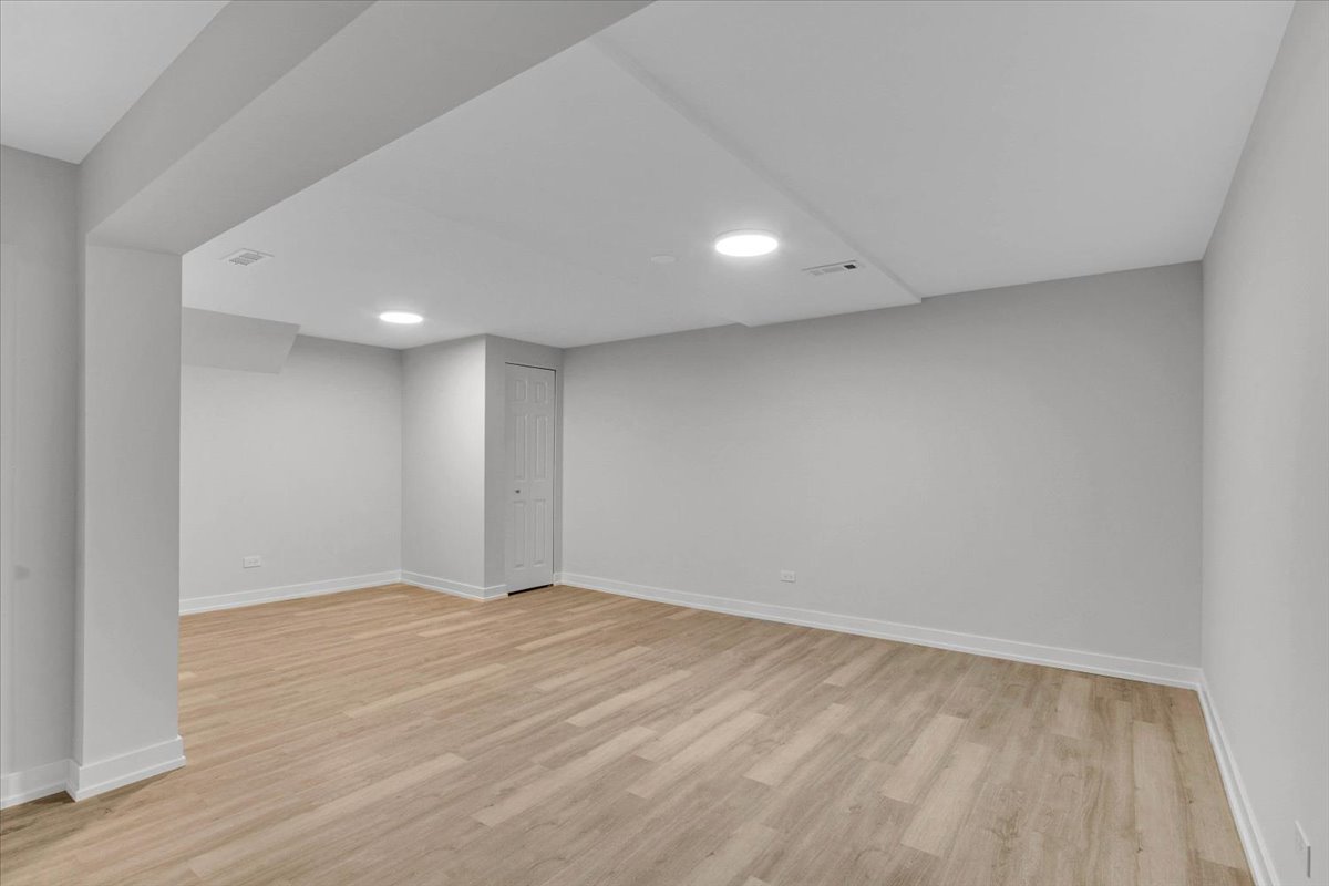6705 Breckenridge Road Lisle, IL 60532 - Photo 36 of 41 a view of an empty room