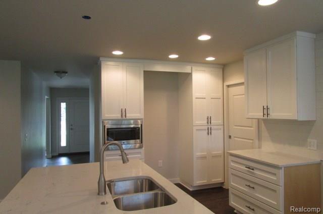 706 South Renaud Road Grosse Pointe, MI 48236 - Photo 7 of 29 IMG_0020.JPG