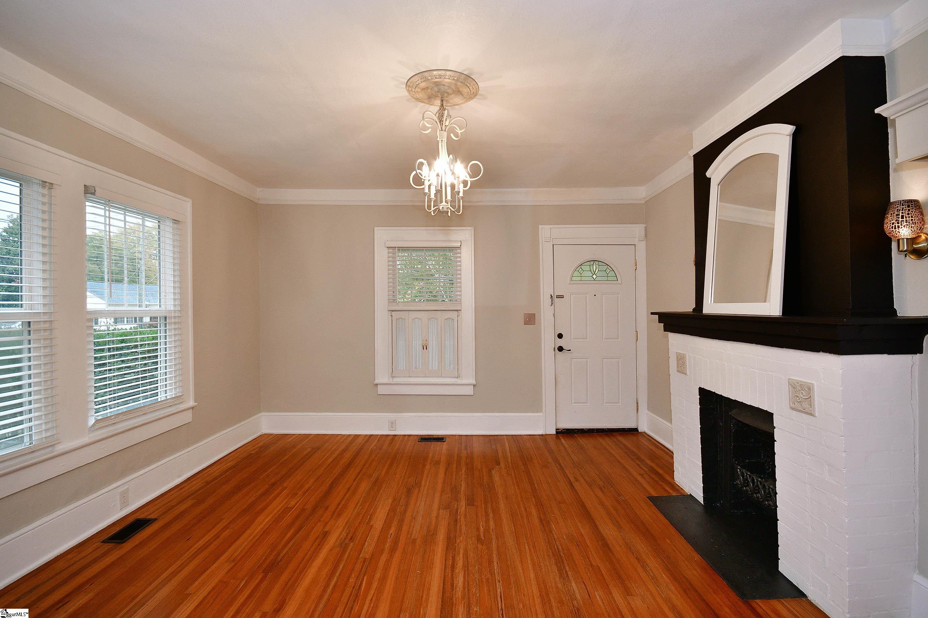 209 Memorial Drive Greer, SC 29650 - Photo 7 of 36 Gallery Image 7