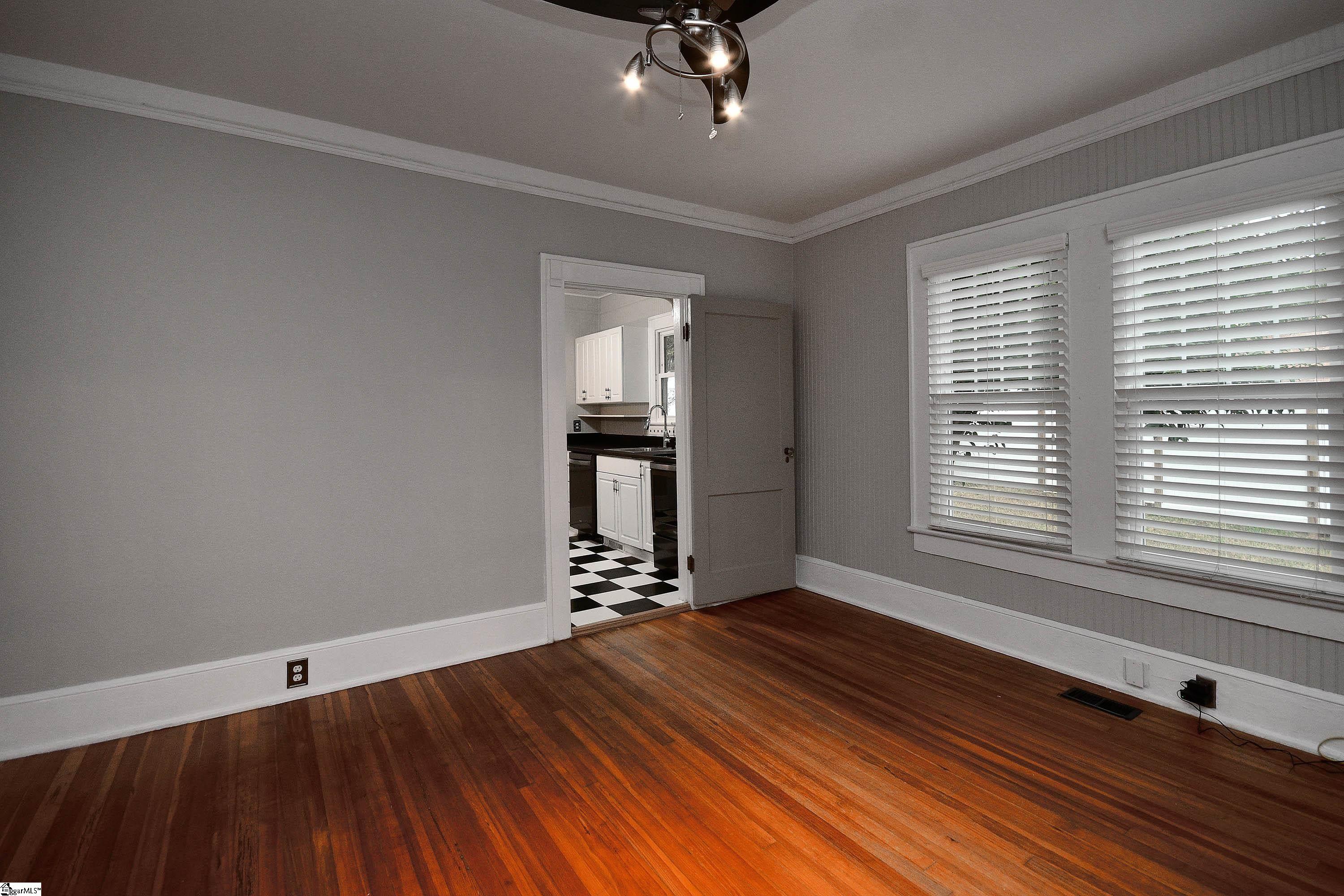 209 Memorial Drive Greer, SC 29650 - Photo 9 of 36 Gallery Image 9