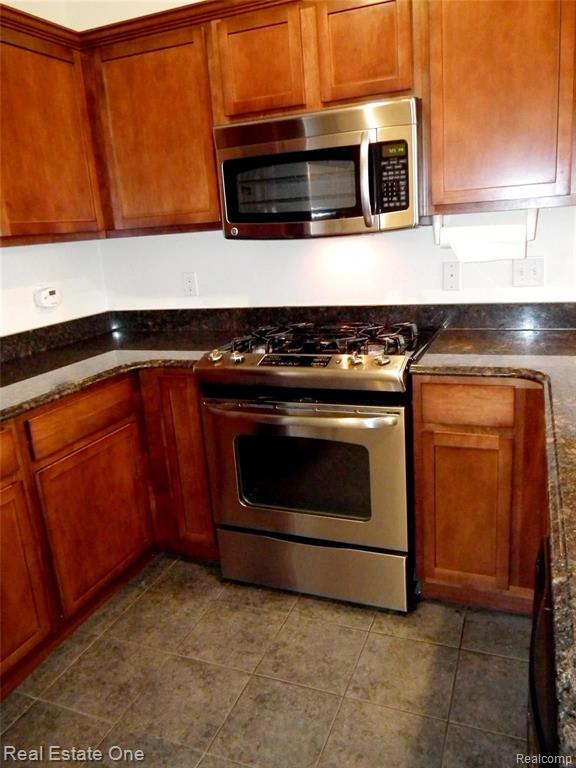 45576 South Stonewood Road Canton, MI 48187 - Photo 9 of 30