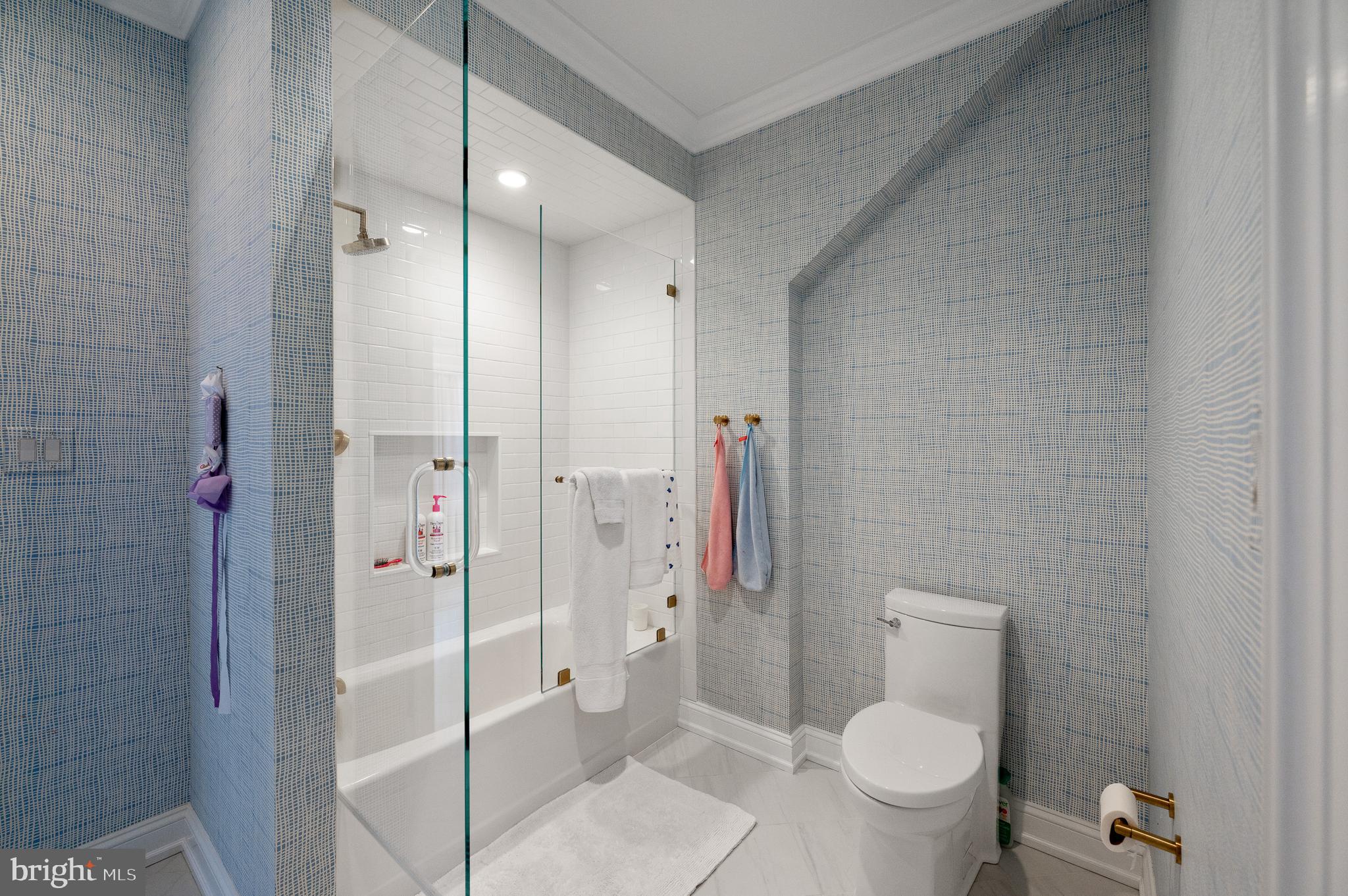 431 Boxwood Road Bryn Mawr, PA 19010 - Photo 51 of 83 Jack and Jill bathroom (#4) for Bedrooms 3 & 4