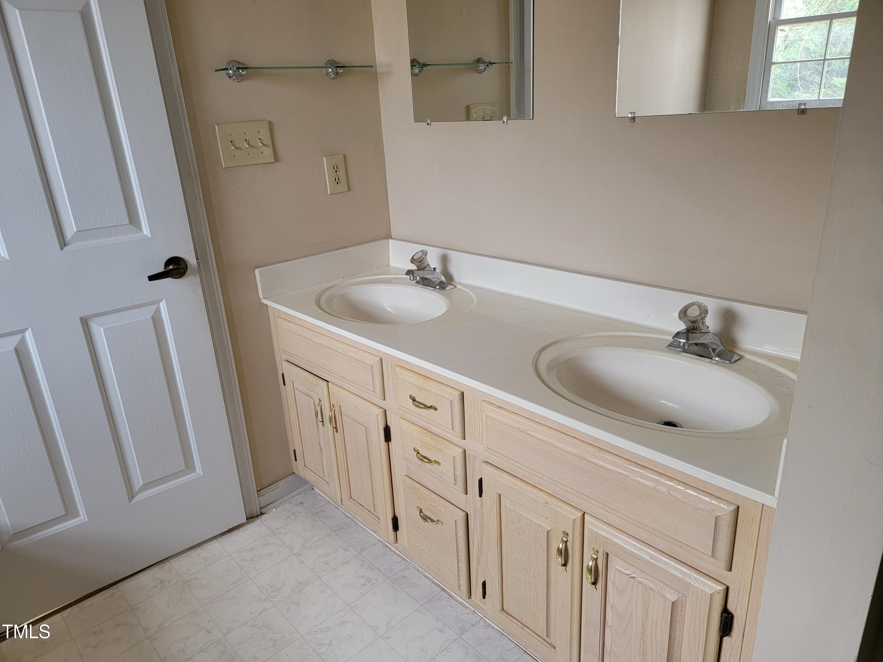 5604 Torness Court Raleigh, NC 27604 - Photo 12 of 23 20230111_115549 (1)