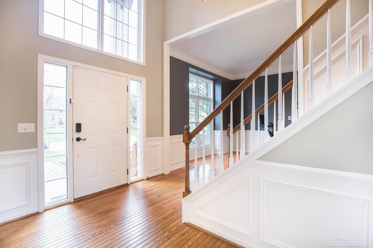 727 Lake Ridge Road Rochester Hills, MI 48307 - Photo 4 of 40