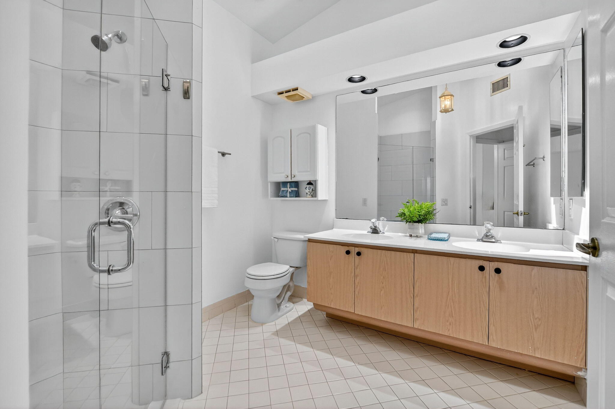 17215 Boca Club Boulevard, Unit 2 Boca Raton, FL 33487 - Photo 26 of 35 Primary bathroom