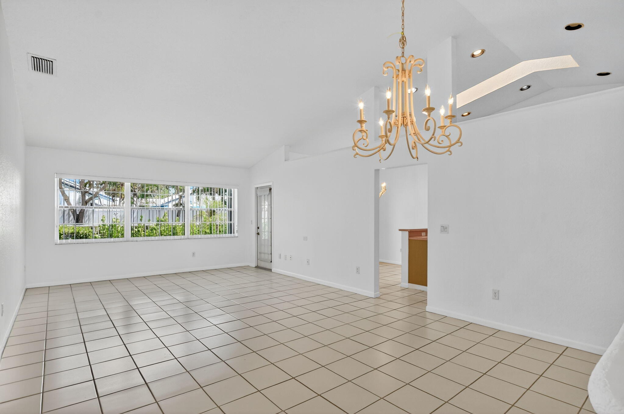 17215 Boca Club Boulevard, Unit 2 Boca Raton, FL 33487 - Photo 5 of 35 Living room