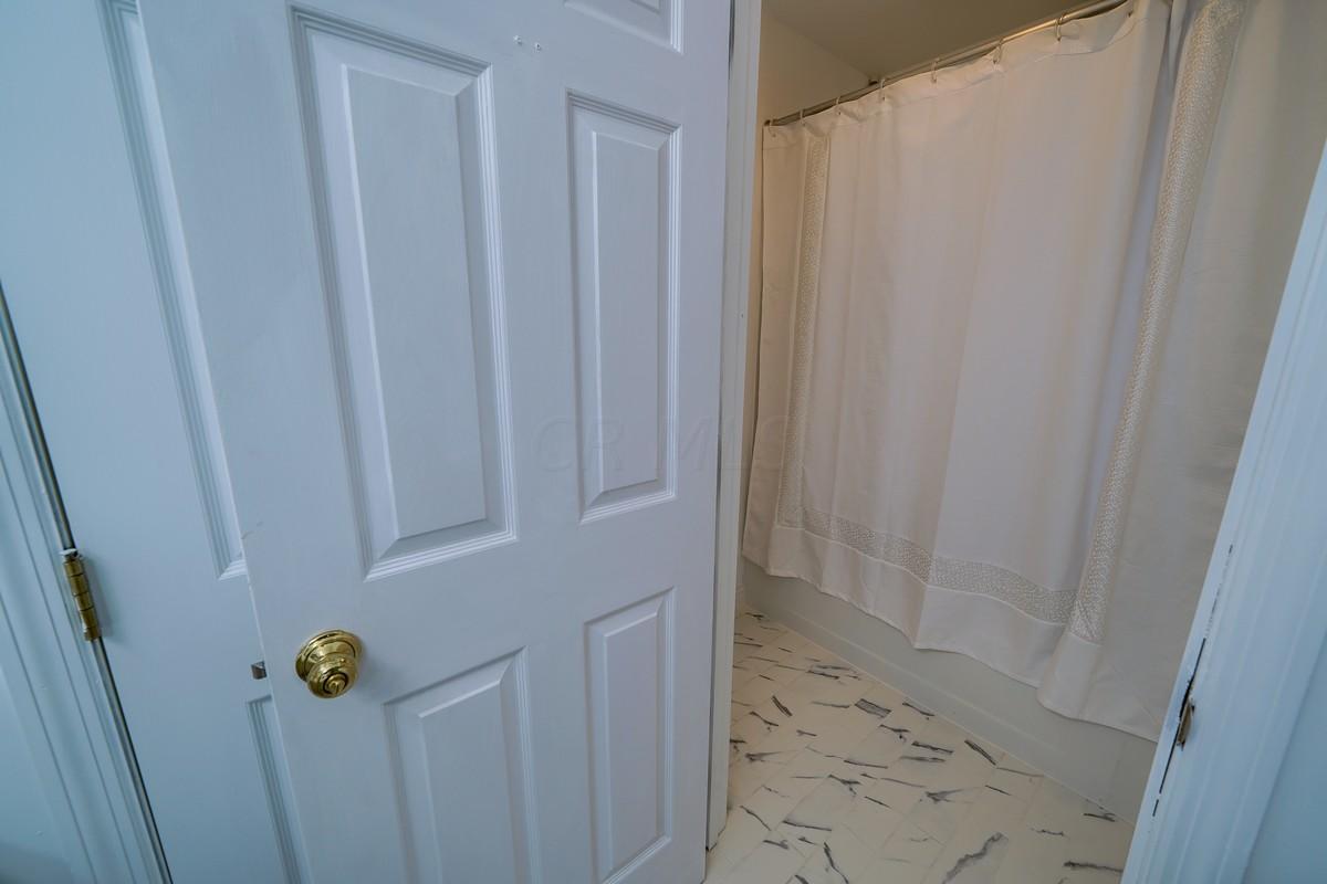 2139 Sandston Road Columbus, OH 43220 - Photo 29 of 49