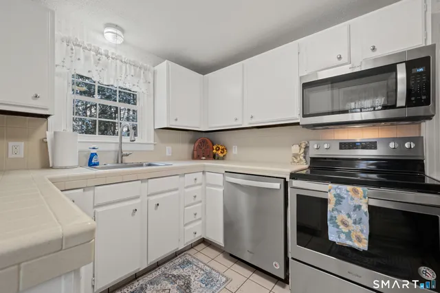 $289,000 | 164 St John Street, Manchester, CT 06040