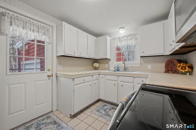 $289,000 | 164 St John Street, Manchester, CT 06040