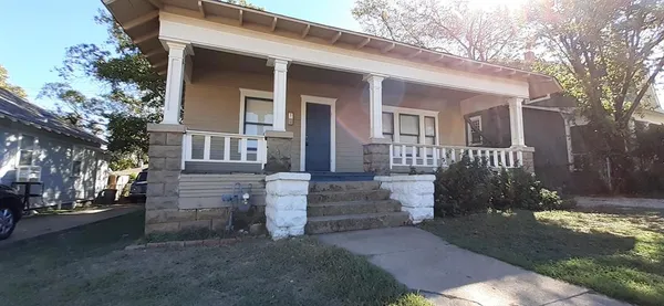 $1,700 | 1325 Hurley Avenue, Fort Worth, TX 76104