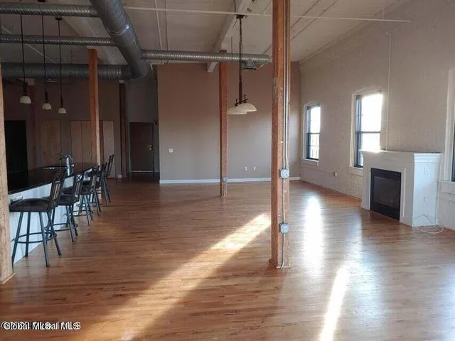 $1,900 | 387 3rd Avenue, Unit 401, Troy, NY 12182