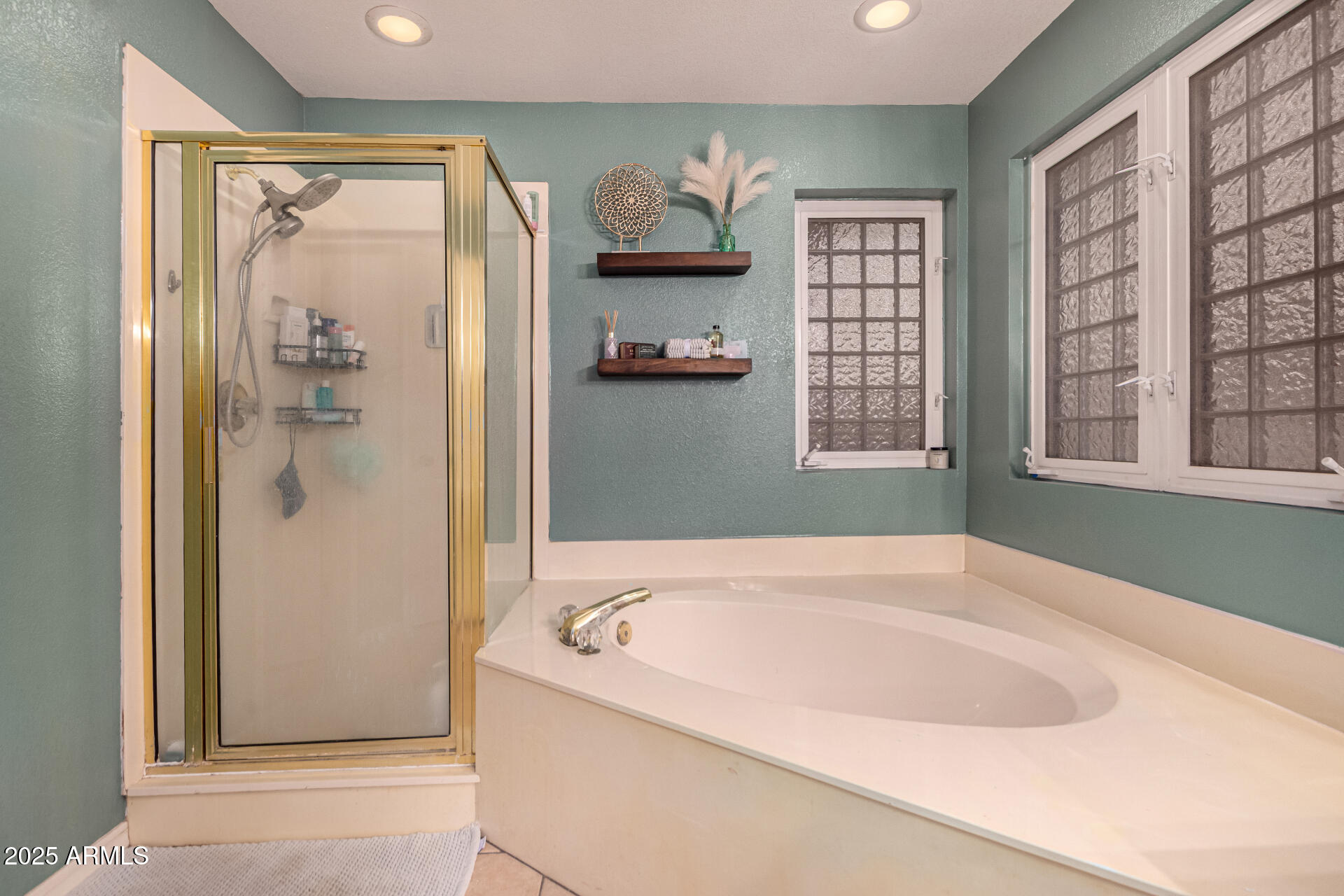 2646 North Robin Lane Mesa, AZ 85213 - Photo 25 of 45 a bathroom with shower and bathtub