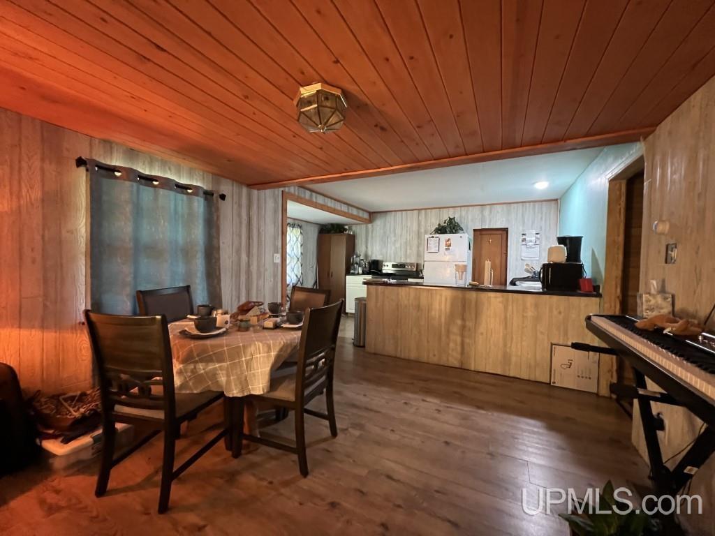 2496 F Road Bark River, MI 49807 - Photo 3 of 18