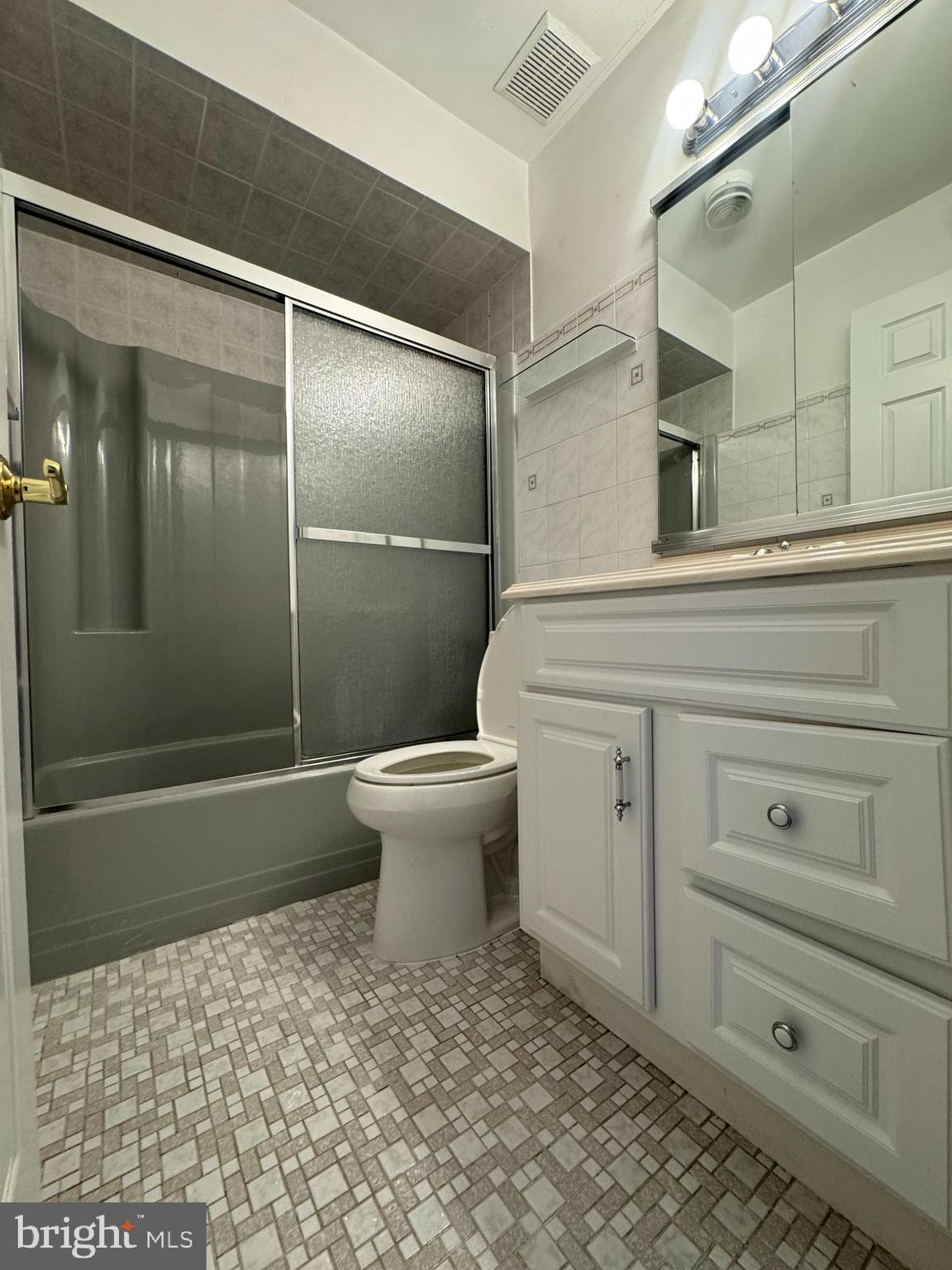 800 Bridgeboro Street Riverside, NJ 08075 - Photo 13 of 21 Bathroom