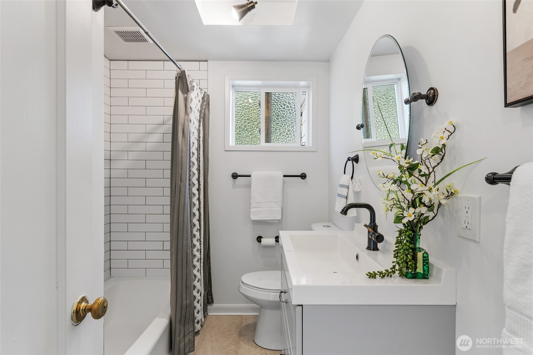 4836 51st Avenue Southwest Seattle, WA 98116 - Photo 13 of 26
