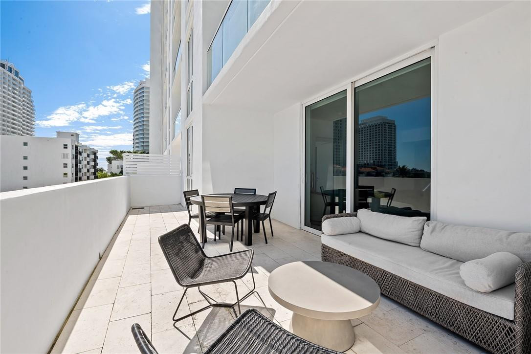 401 North Birch Road, Unit 411 Fort Lauderdale, FL 33304 - Photo 2 of 27 Photo 2